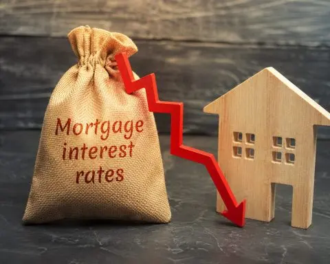 Mortgage Rates Stay Close to Highest Levels Since 2026, Refinance Borrowers Eye Fed