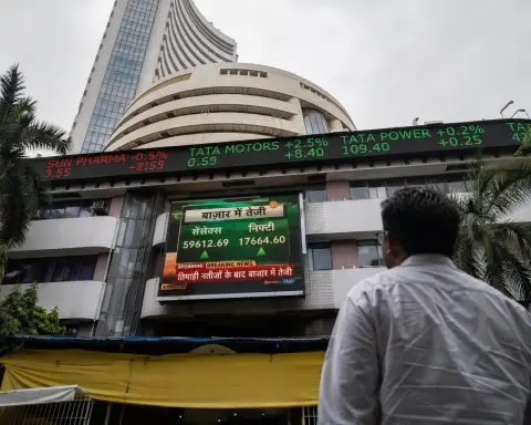 India Shares Rise as IT Gains Offset Oil Surge, Foreign Outflows