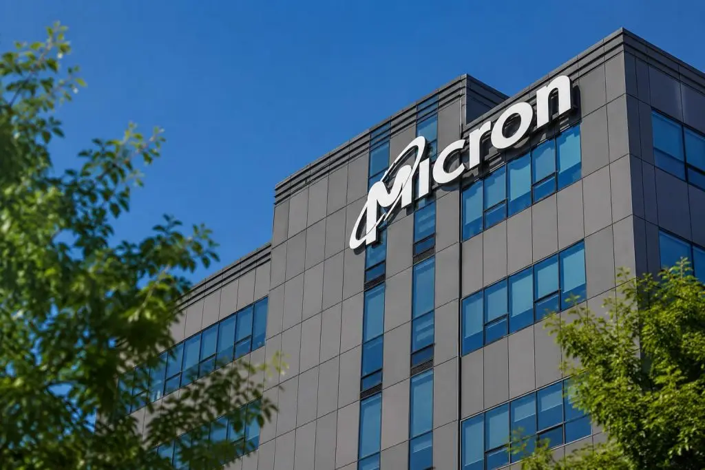 Micron Shares Drop Under $1,000 on AI Memory Surge and Earnings Concerns