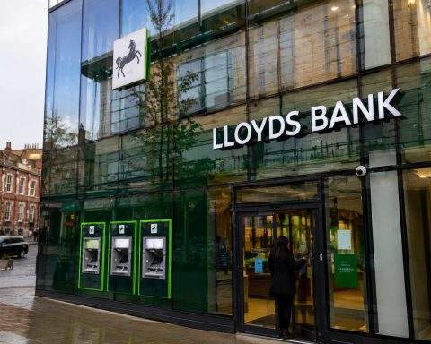 Lloyds shares climb 4% with Bank of England decision and July strategy update on investors’ radar