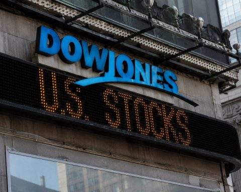Dow Futures Tick Up, Oil Drops After U.S.-Iran Deal, SpaceX IPO in Focus