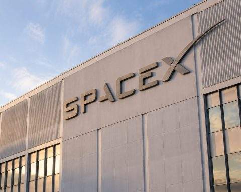SpaceX Stock Holds Near $161; Musk’s $1 Trillion Push Questions Valuation