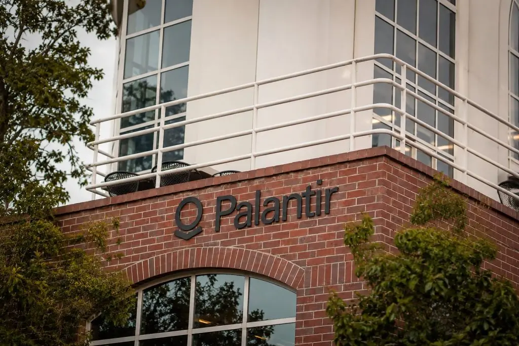 Palantir slips as investors question AI pricing, contracts