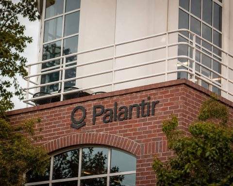 Palantir slips as investors question AI pricing, contracts