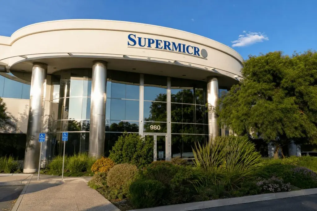 Super Micro Stock Faces Monday Test as $7 Billion AI Financing Keeps Dilution Fears Alive