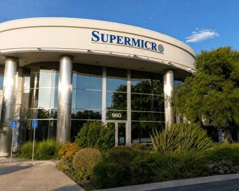 Super Micro Stock Faces Monday Test as $7 Billion AI Financing Keeps Dilution Fears Alive