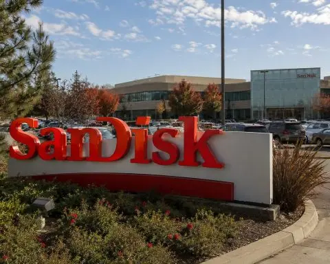 SanDisk Pushes Close to $2,000 While AI Memory Boom Tests Market Nerves