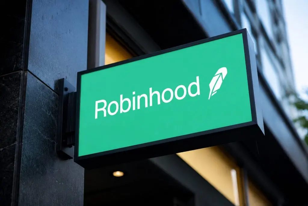 Robinhood App Downloads Climb as SpaceX IPO Traffic Boosts Activity