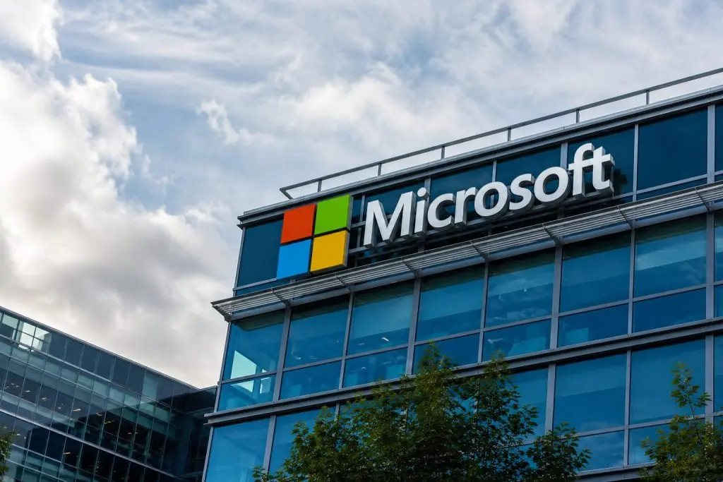 Microsoft Insiders Trim Stakes With Analysts Split on MSFT DCF Value