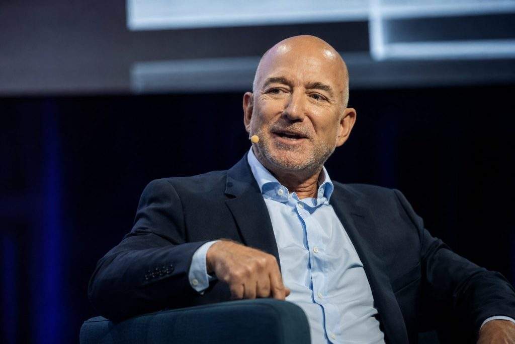 Bezos Backs Ending Income Tax for Lower Earners