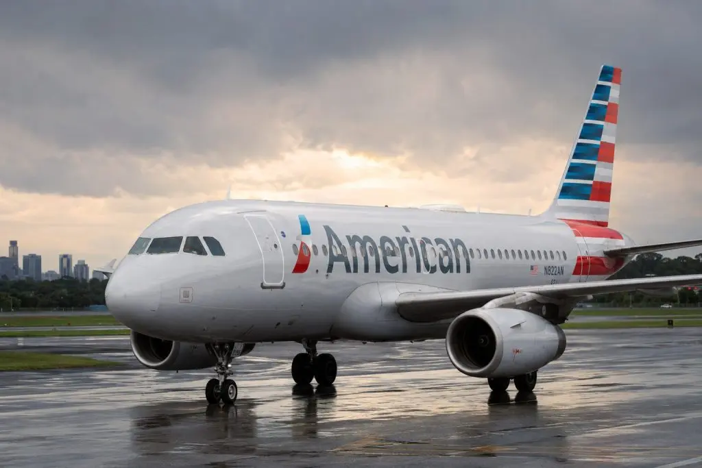 American Airlines Rises After Oil Prices Fall