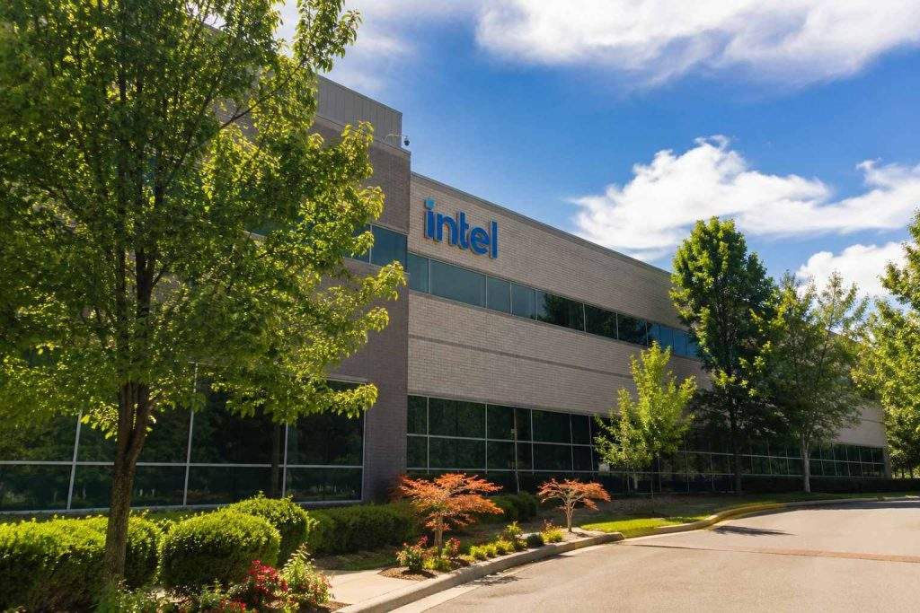Intel Holds Near Recent Highs After AI Run; Investors Watch Foundry Progress