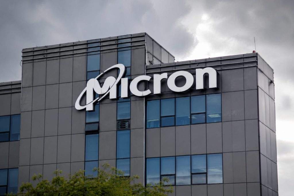 Micron Drops From Highs With AI Tailwind Facing Earnings Bar