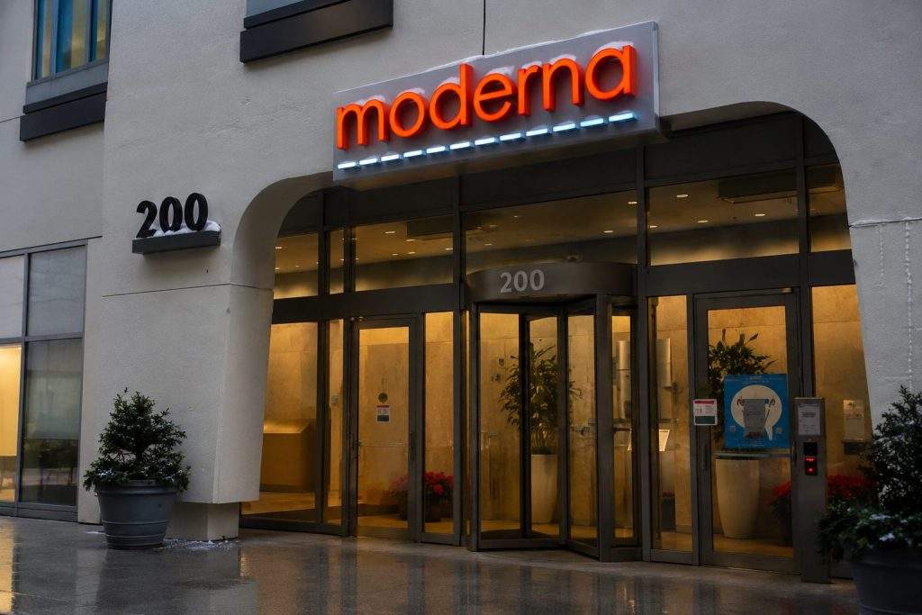 Moderna Rises After FDA Review Renews Optimism on mRNA Flu Shot