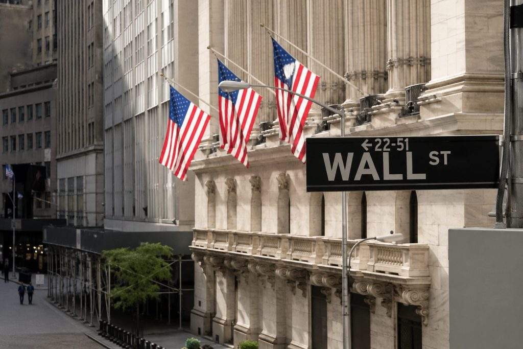Dow Closes Above 52,000; Nasdaq Slides on Tech Retreat After the Bell