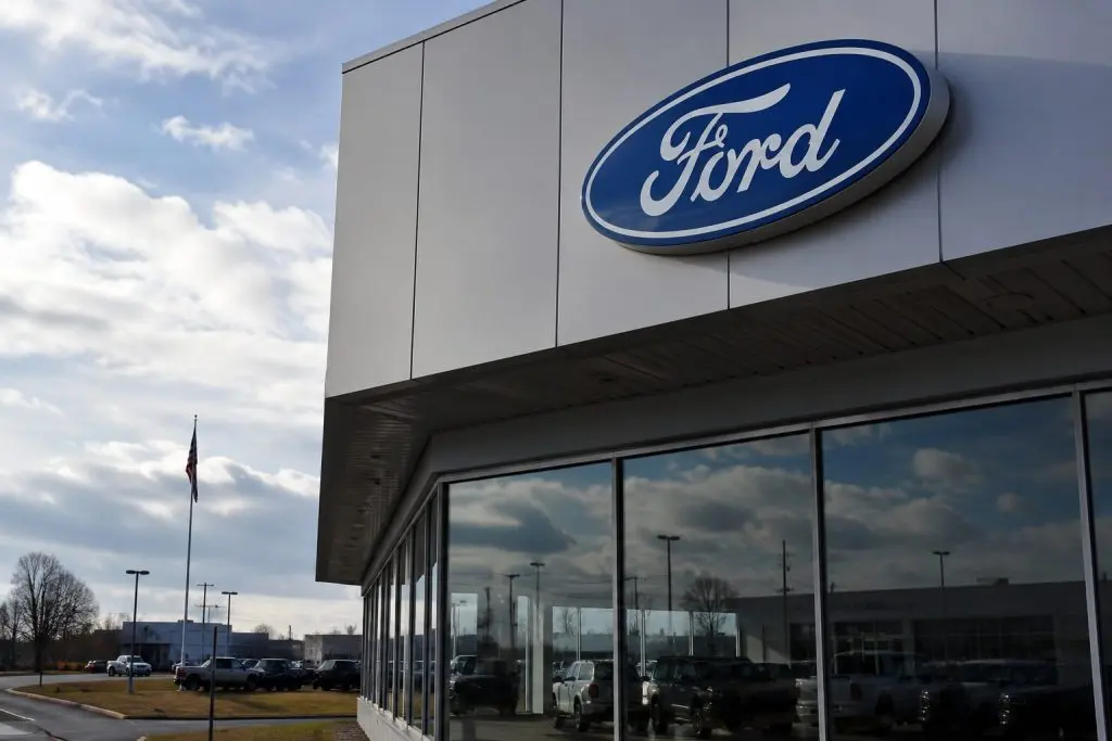 Ford Motor Company (NYSE:F) stock trails market as quality win meets recall drag