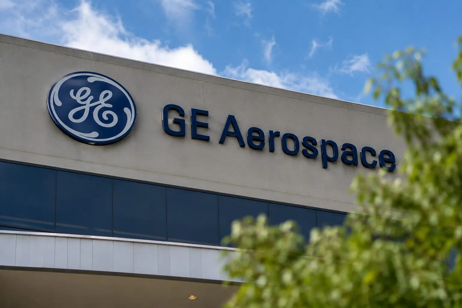 GE Aerospace Stock Caps Shortened Week Higher as July Earnings Test Looms