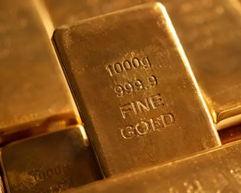 Gold Recovery Seen Hit by Fed Worries With Iran-Israel Ceasefire Cooling Market