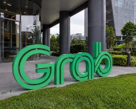 Grab shares move higher as company announces $400 million buyback, insider sells