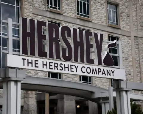 Hershey gains $1.7 billion as cocoa risk leaves HSY valuation gap
