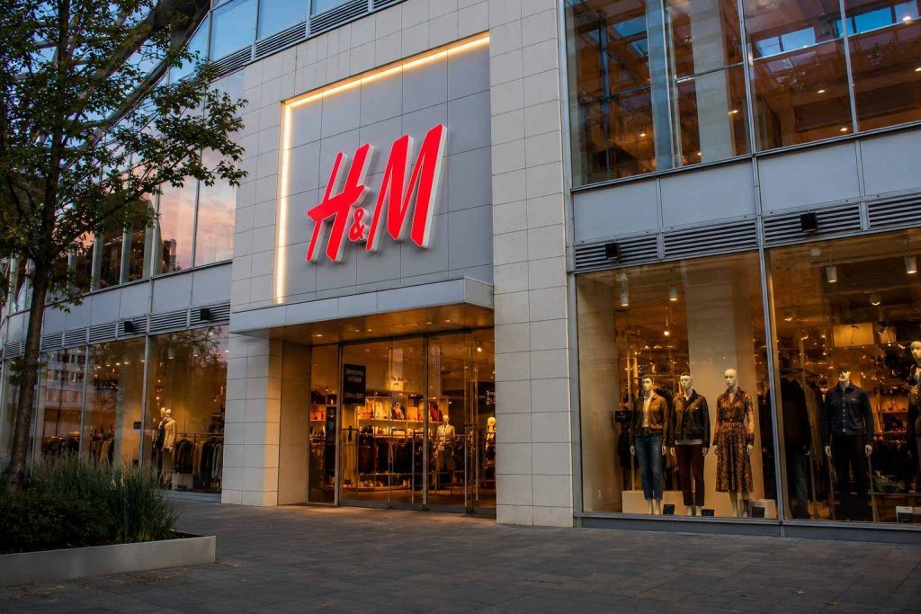 H&M (STO:HM-B) trims inventory, margins rise; Western Europe weighs on sales
