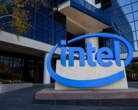 Intel (NASDAQ: INTC) Gets an Apple Premium, Math Shows Little Room Left