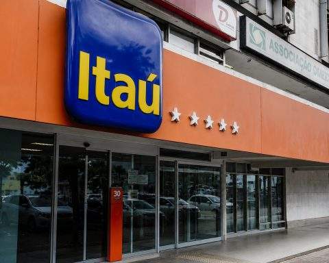 Itaú Unibanco Rises After Announcing R$3 Billion Tier 1 Capital Plan