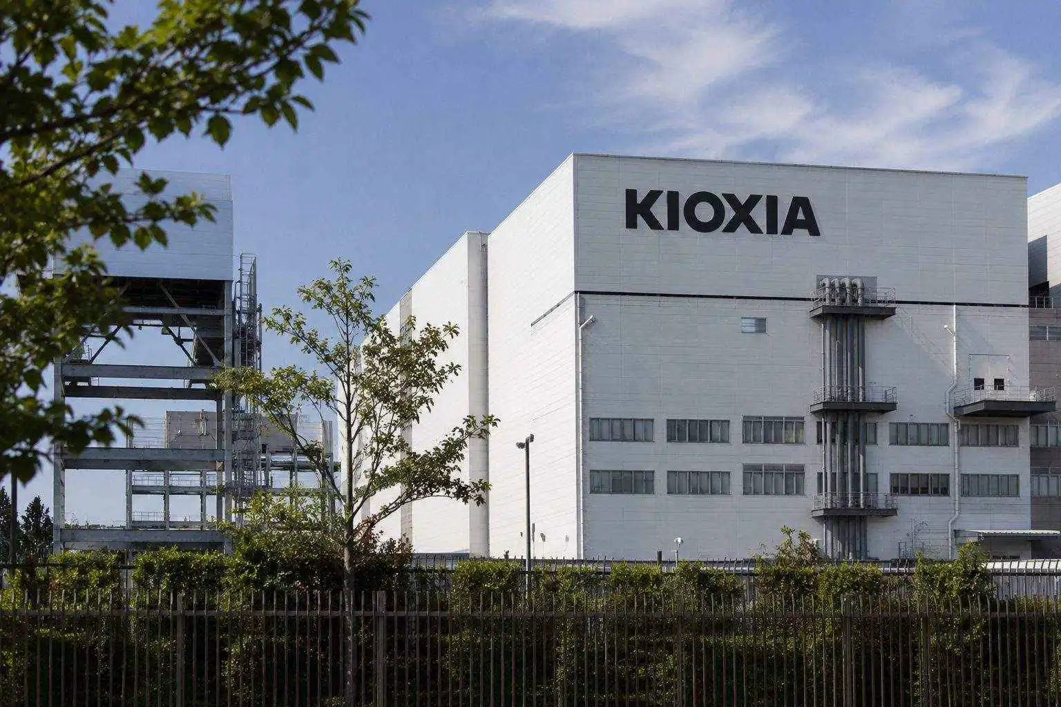 Kioxia Holdings hits all-time high on Tokyo market with AI NAND buying