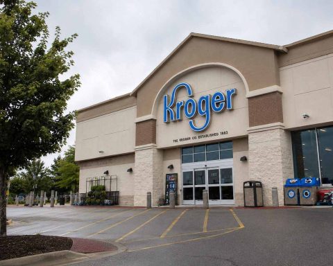 Kroger (NYSE:KR) chicken alert puts Private Selection label controls in focus
