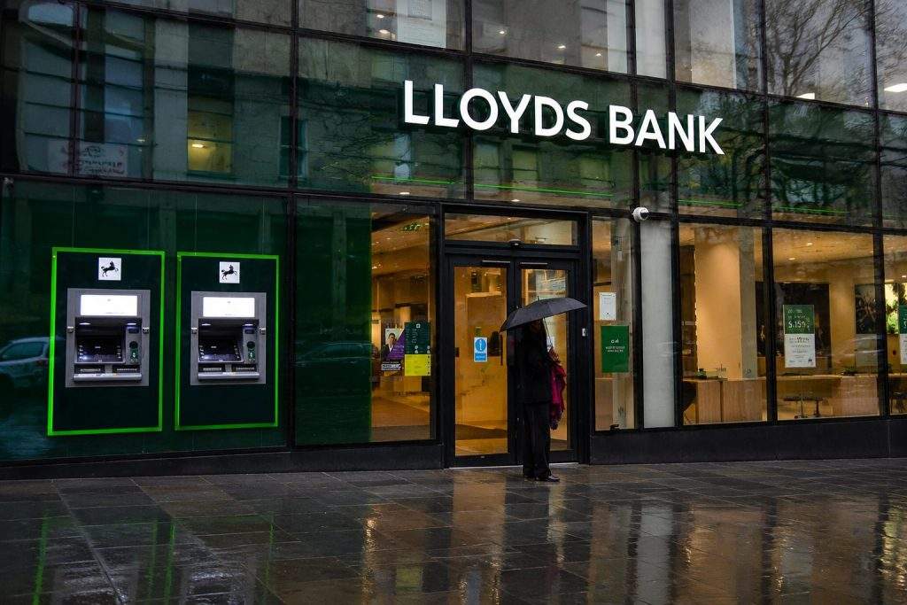 Lloyds stock drifts lower as FCA car finance hold clouds buyback hopes