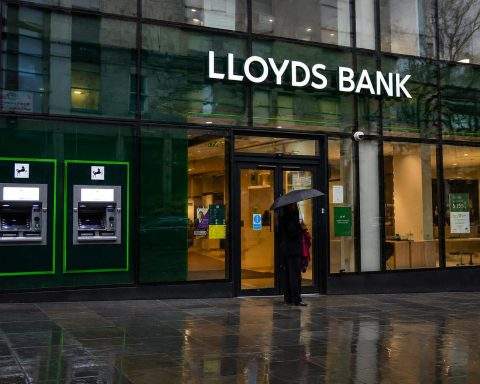 Lloyds stock drifts lower as FCA car finance hold clouds buyback hopes