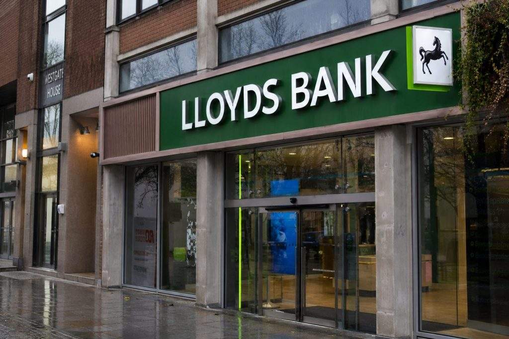 Lloyds Edges Back Toward £1 as Buyback, Mortgage Reductions, Rate Moves Stay in Focus