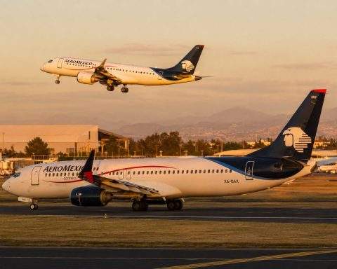 Mexico air travel slump worsens in May, international traffic down