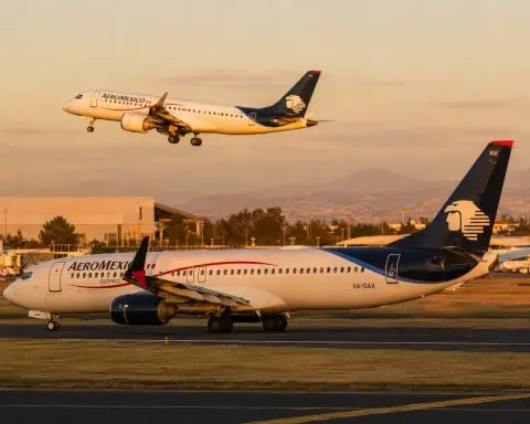 Mexico air travel slump worsens in May, international traffic down