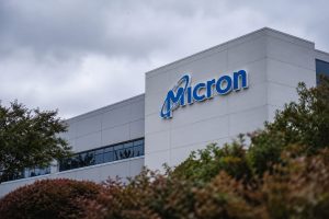 Micron (NASDAQ:MU) looks to big memory contracts as stock moves into new week