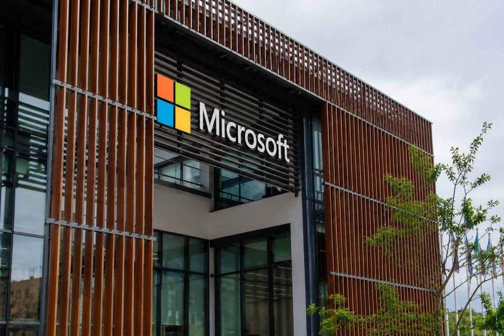 Microsoft (NASDAQ:MSFT) Faces Questions on AI After Attempted Rebound