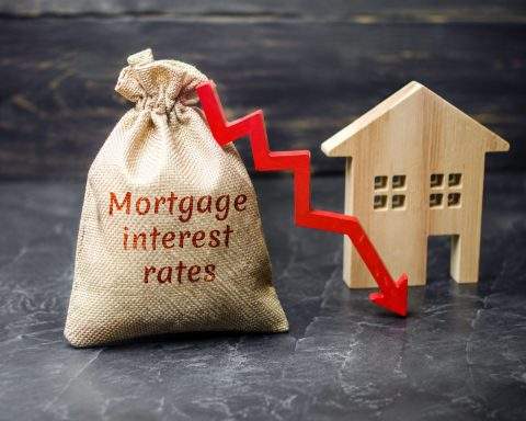 Mortgage rates drop as Iran deal sends yields lower; Fed caution limits move