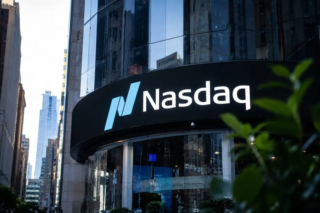 Chip Rally Breaks as Nasdaq Faces Tight Labor Market