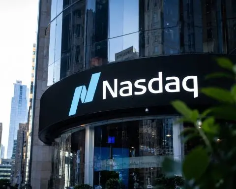 Chip Rally Breaks as Nasdaq Faces Tight Labor Market