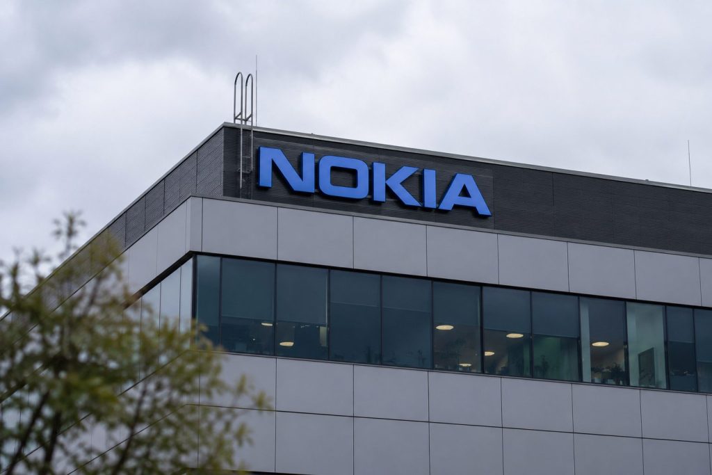 Nokia (HEL:NOKIA) shares fall, AI rebound in question with 18 billion euros wiped from June highs