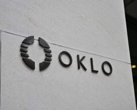 Oklo rises for the week after Centrus fuel agreement draws attention to nuclear supply concerns