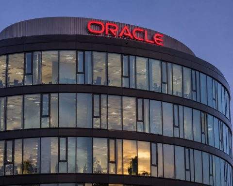 Oracle (NYSE:ORCL) stock slips as AI spending outpaces cloud infra sales