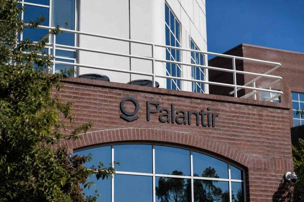Palantir trades into the week as France move puts AI at risk in Europe