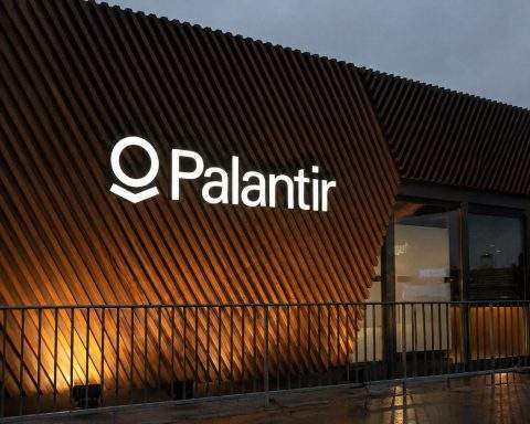 Palantir sinks to 52-week low even after Zeta AI deal