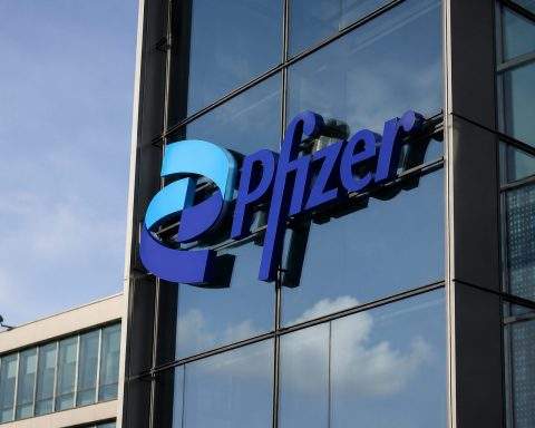 Pfizer (NYSE:PFE) churns as investors price in bigger cancer pipeline discount after Seagen drug miss