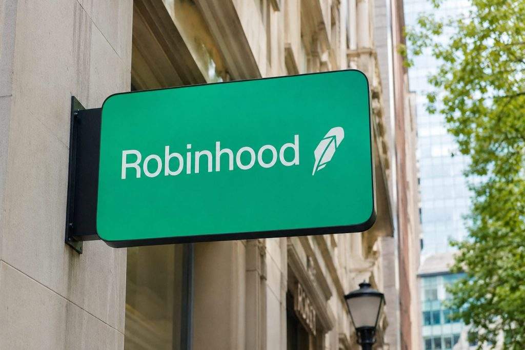 Robinhood Gains for Week as Layoffs, Trading Volumes Boost Shares
