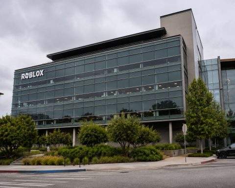 Roblox (NYSE:RBLX) shares rise after Arete sets $95 target, cites older-player market at $68 billion