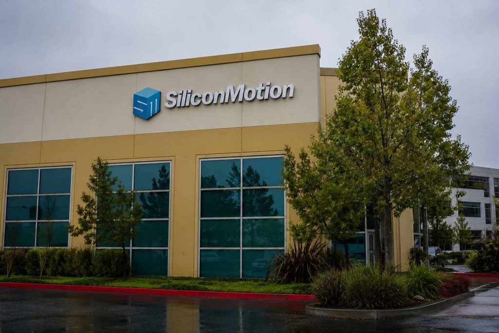 Silicon Motion (NASDAQ:SIMO) eases off record high as analyst sees less upside