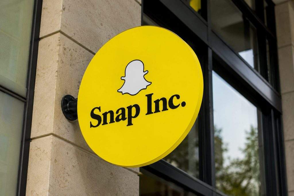 Snap shares trade lower heading into break after $2,195 Specs debut
