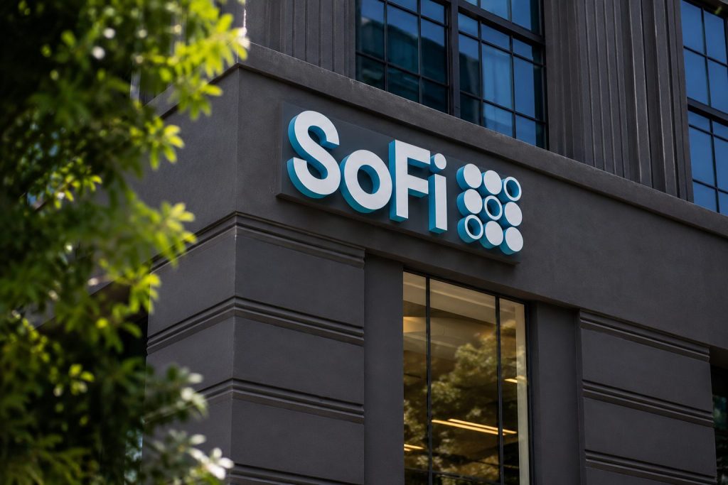 SoFi (NASDAQ:SOFI) holds near $17 as AI trading faces Russell volume test